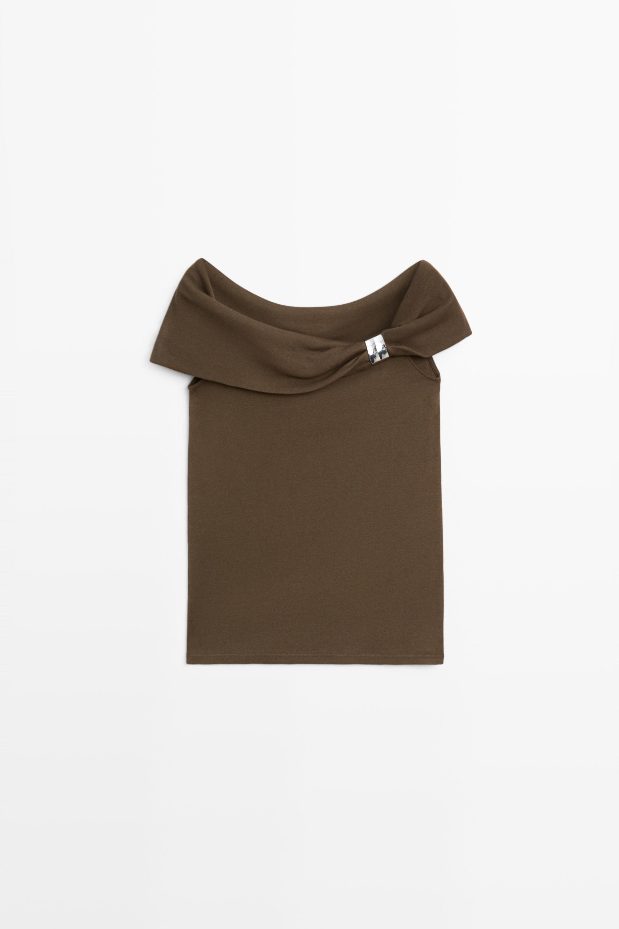 Top à épaules dénudées avec détail bijou